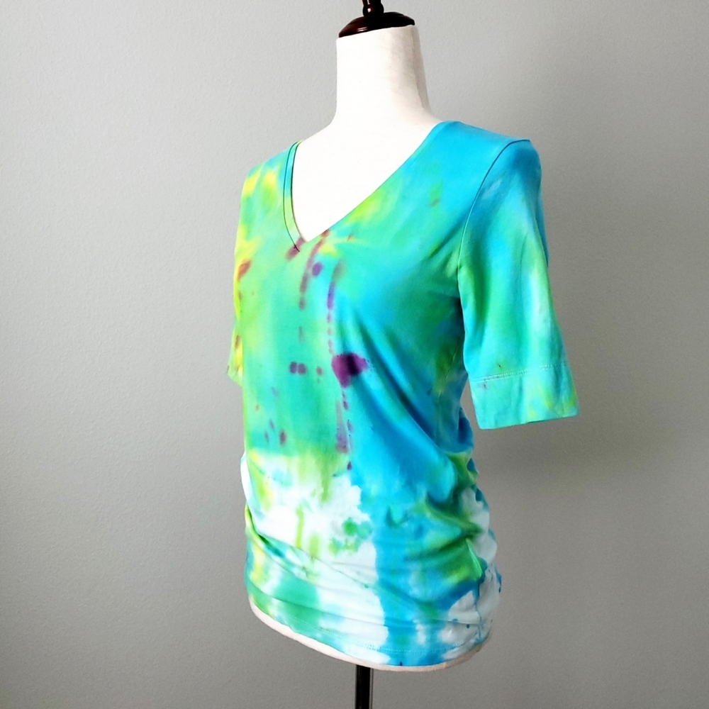 Jones New York Tie Dye V-neck Short Sleeve Top, Size Medium - Picture 3 of 15